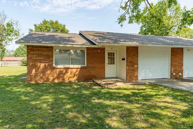 Building Photo - Minutes from Downtown Emma!!! Cozy 2 bedro...
