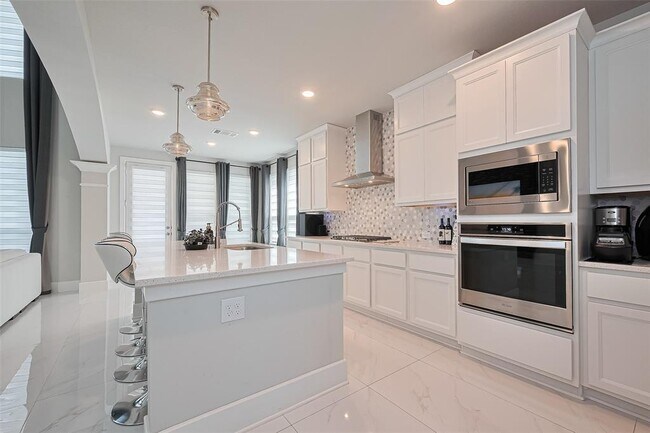 Building Photo - 12115 Ballshire Pines Dr