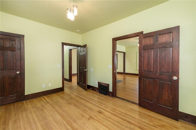 Building Photo - 312 S Willow Ave