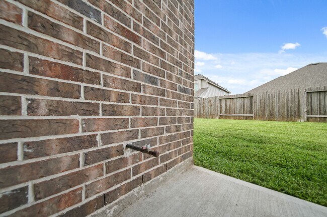 Building Photo - 2427 Madera Landing Ln