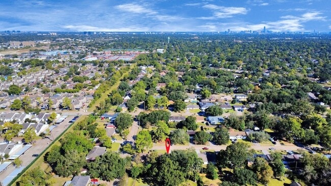 Building Photo - 6031 Dellfern Dr