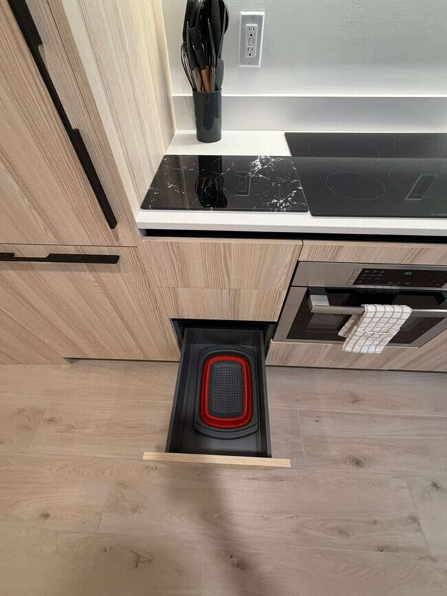 Building Photo - 225 N Miami Ave