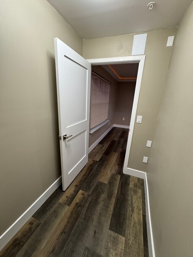 Building Photo - 1919 Summer Club Dr