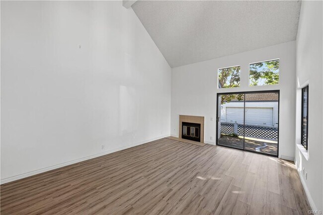 Building Photo - 45 Briarglen