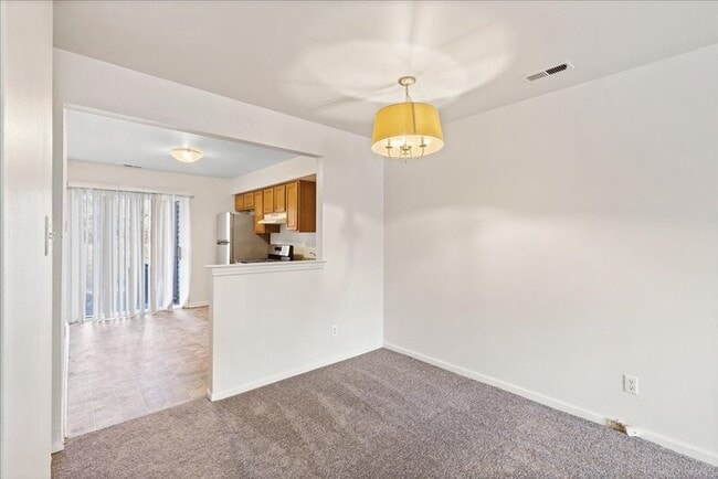 Building Photo - 13 Hamlet Ct