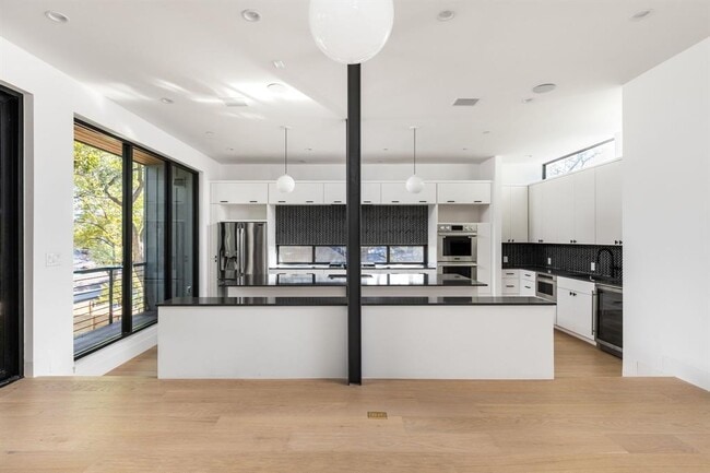 Building Photo - 1603 Chelsea Ln