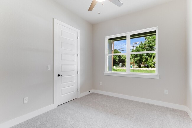 Building Photo - 1259 Pecan Valley Dr