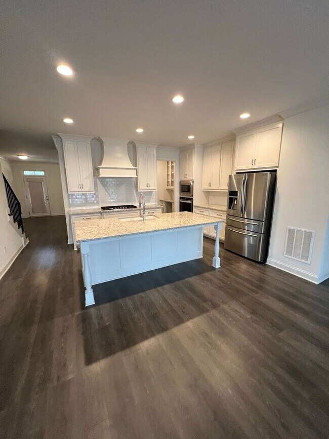 Building Photo - READY!!! 3 bedroom Townhome at South Lawn - Lawrenceville