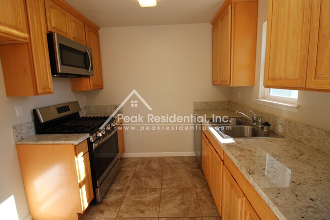 Building Photo - Updated 2bd/1ba Orangevale Duplex with Gar...