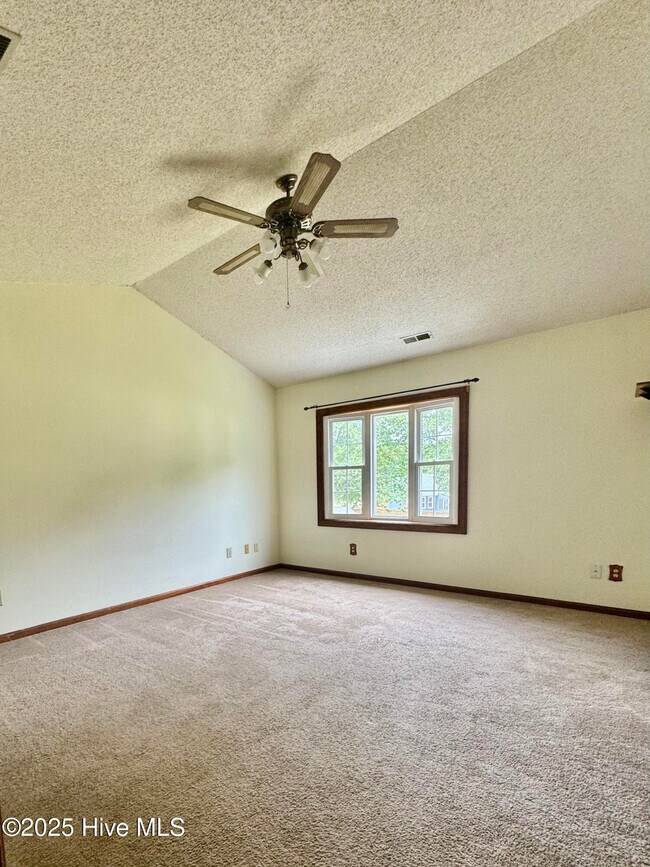 Building Photo - 1001 Pintail Ct