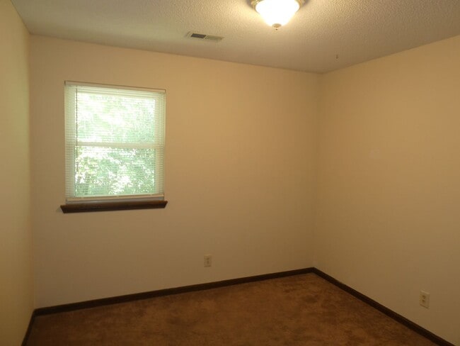 Building Photo - 3 Bed 1.5 Bath Home Off Of Mexico Gravel Road