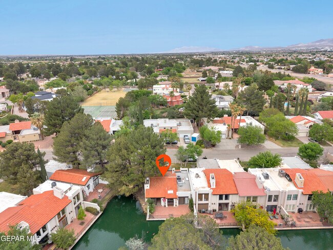 Building Photo - 620 Lakeway Dr