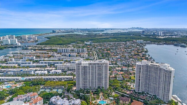 Building Photo - 2000 Island Blvd