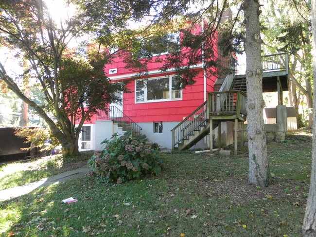 Building Photo - 32 Deerfield St