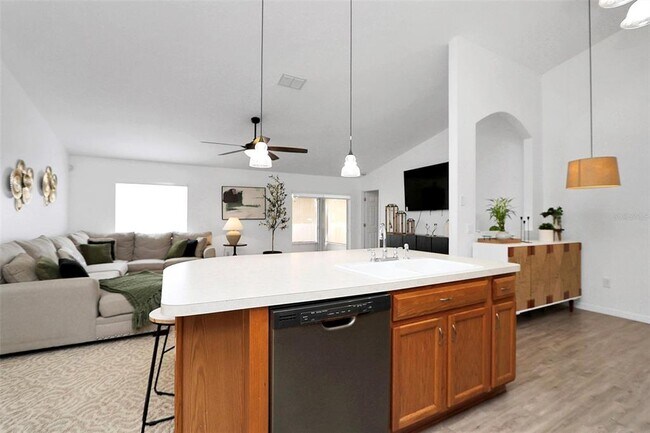 Building Photo - 10648 SW 38th Ave