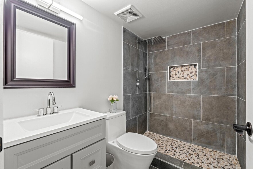 Building Photo - 3715 Village Dr