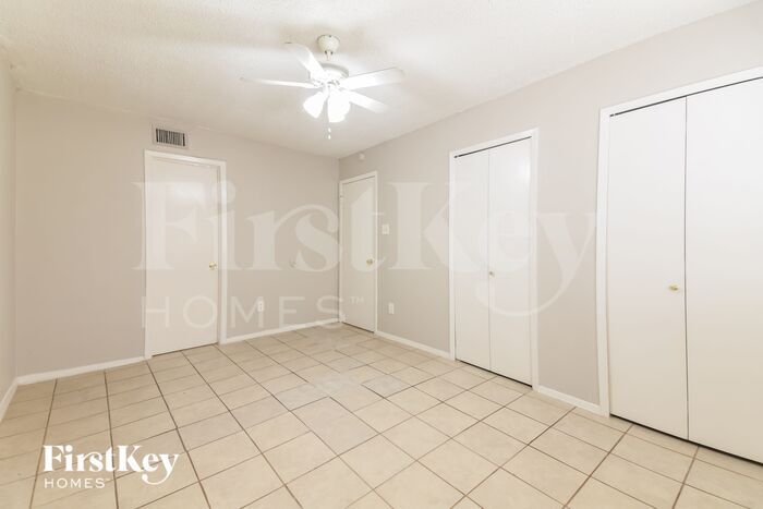 Building Photo - 1205 Colony Dr