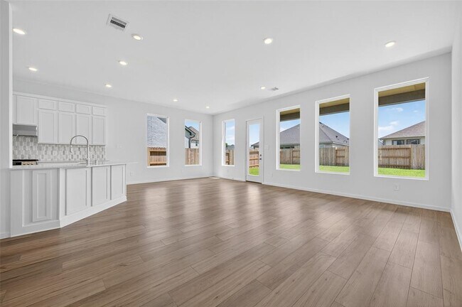 Building Photo - 32006 Medallion Oaks Trl