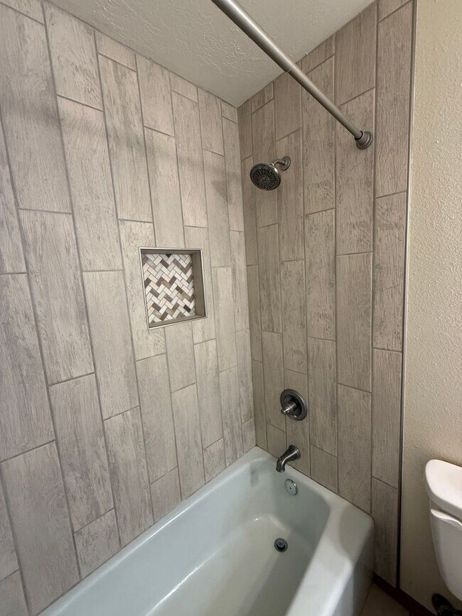 Building Photo - 2719 Topley Ave
