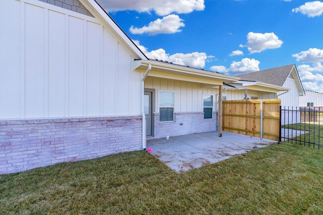 Building Photo - *Beautiful New Duplexes in Goddard School ...