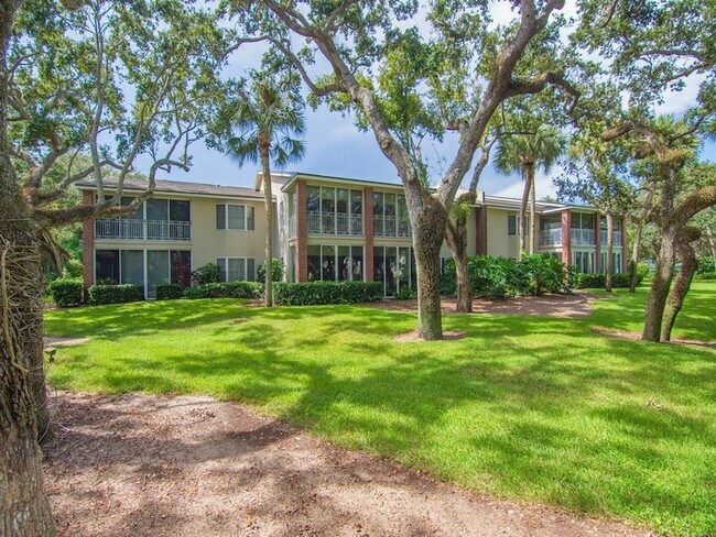 Building Photo - 101 Park Shores Cir
