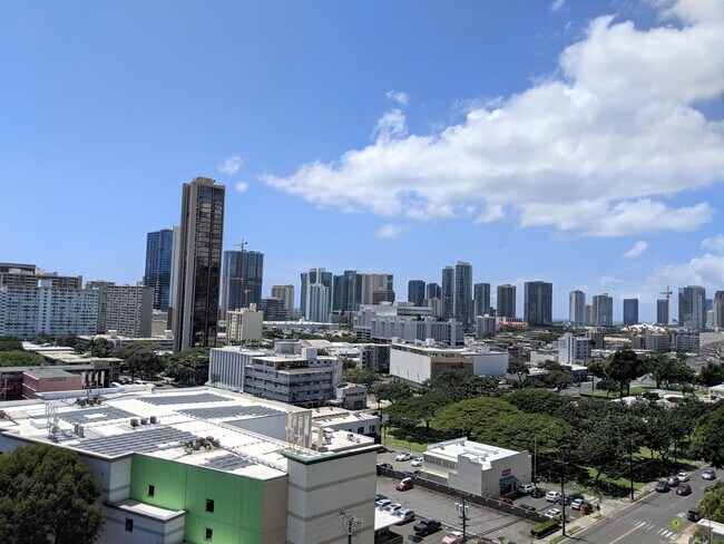 Building Photo - 718x