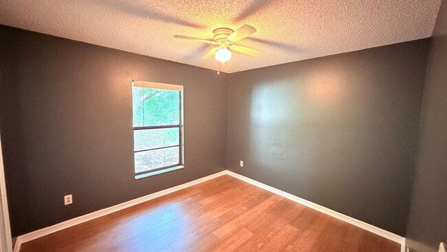 Building Photo - Pet-Friendly 3BR Home with Spacious Yard – No HOA!