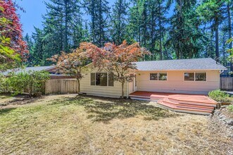 Building Photo - 3bd/2ba Sammamish House
