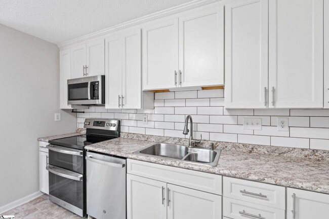 Building Photo - Charming 4/3 Home Downtown Greenville!