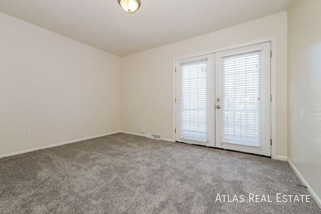 Building Photo - 906 SE 3rd Terrace