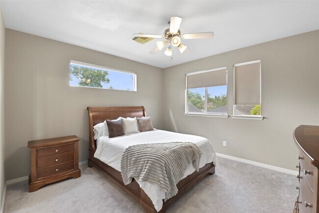 Building Photo - 241 N Lenox St