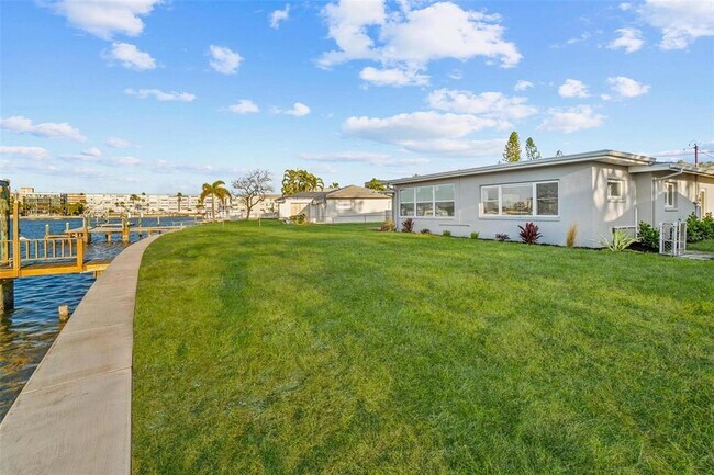 Building Photo - 7160 Shore Dr S