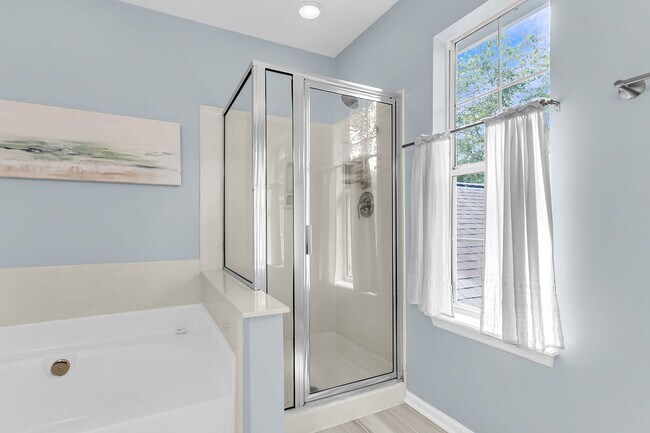 Building Photo - Coastal Convenience in the Heart of Mount Pleasant