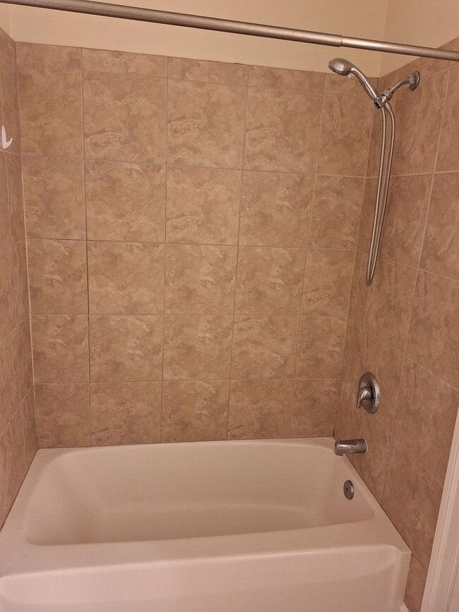 Building Photo - 3 bedroom/ 2 bathroom- Bennington on the Park
