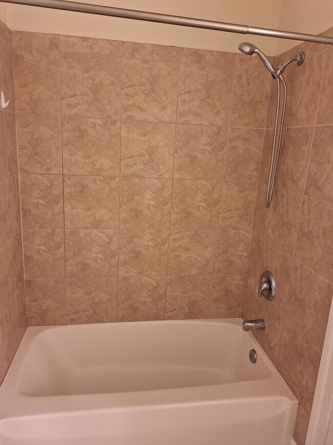 Building Photo - 3 bedroom/2bathroom - Bennington on the Park