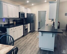 Building Photo - 5188 Regalo Dr