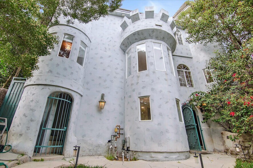 Building Photo - 8527 Wonderland Ave