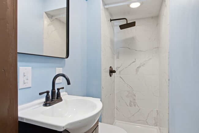 Building Photo - Recently Renovated 3 Bedroom Craftsman – Pet Friendly!