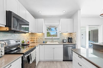 Building Photo - 226 SW 13th Ave