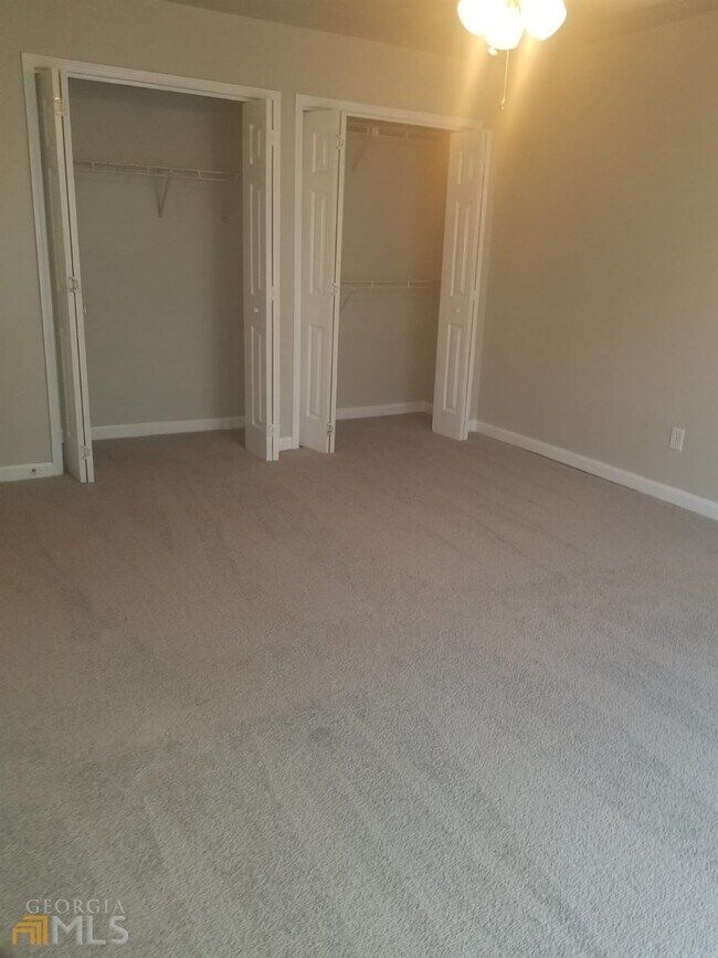 Building Photo - 2110 Country Walk Way SE