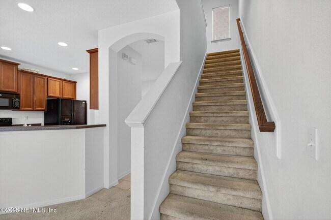 Building Photo - 3880 Buckthorne Dr