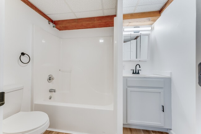 Building Photo - 2112 Gould Ave