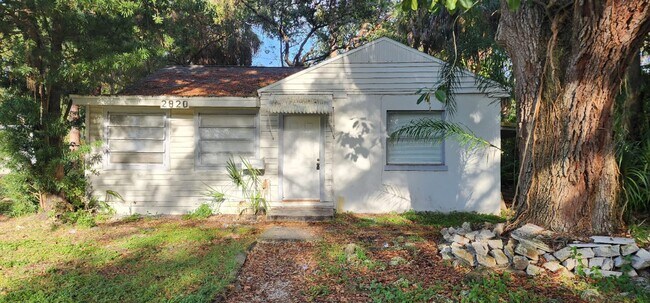Building Photo - 2/1 St Pete Single Family Home !