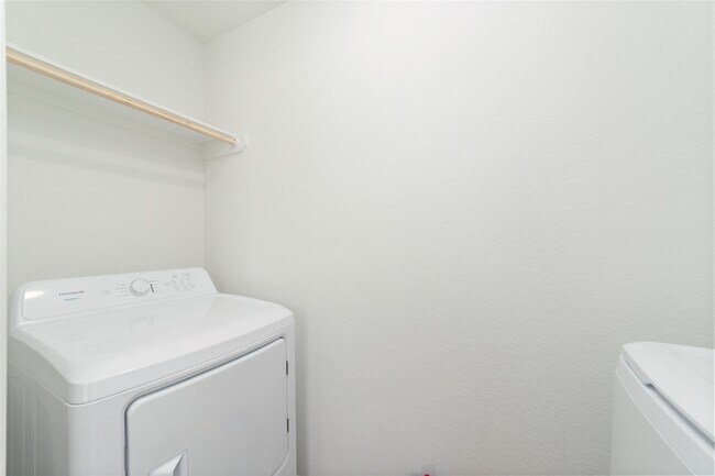 Building Photo - 12410 Mountain Daisy Rd