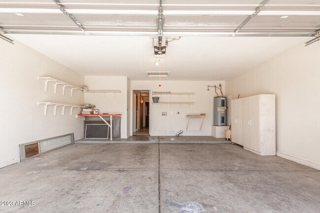 Building Photo - 8548 W Hatcher Rd