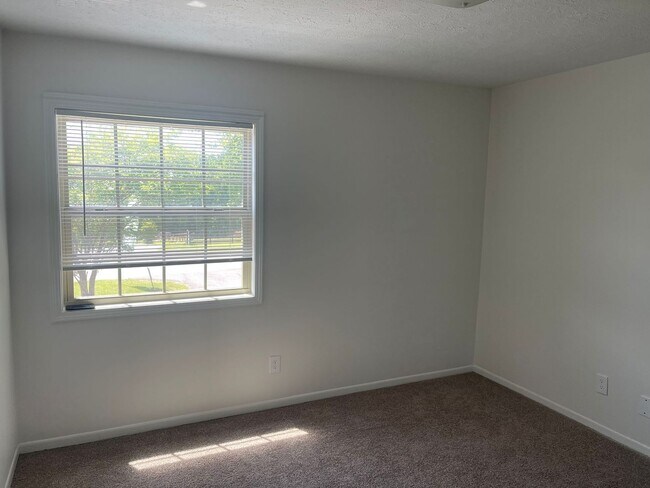 Building Photo - Modern 2-Bed, 1-Bath Oasis with Central Ai...