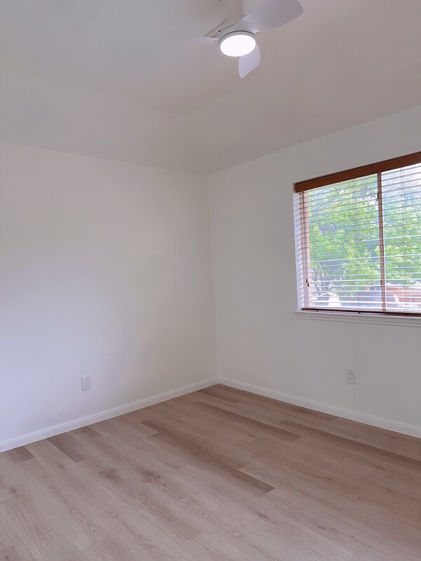 Building Photo - 9114 Woodlake Dr