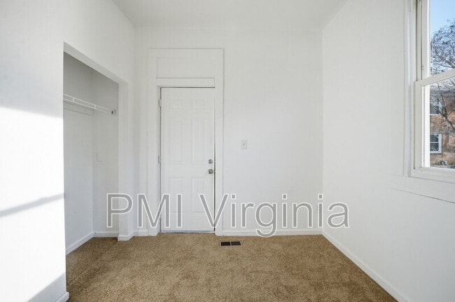 Building Photo - 36 Cedar Ave