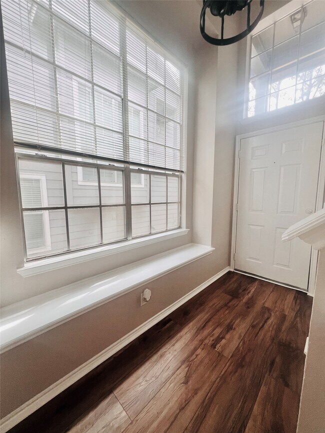 Building Photo - 15 Wineberry Pl