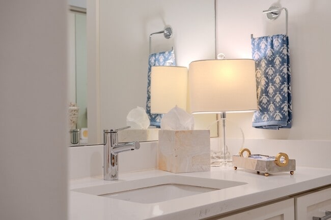 Building Photo - Open Concept custom build by Hudson Co in Highland Park!